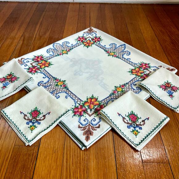Vintage White Cotton Blend Embroidered Tablecloth with 4 Matching Napkins Floral - Picture 3 of 16